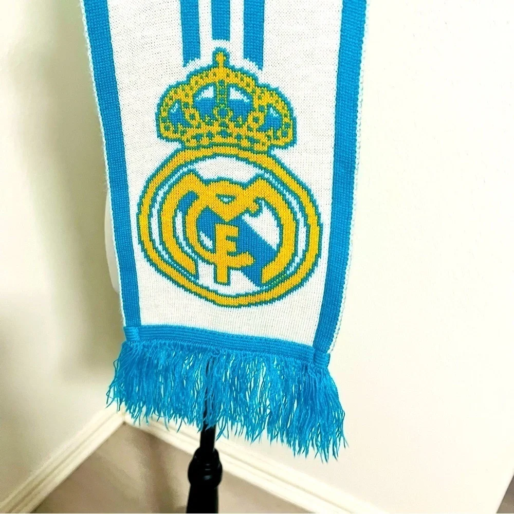Real Madrid Scarf Unisex Beautiful Colors Warm Warm Around Soccer Games EUC